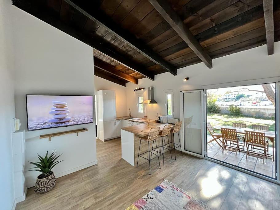 Maison Chaleureuse En Plein Coeur Du Centre Ville Сен-Флоран Экстерьер фото